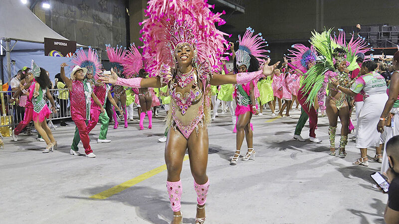 Ingressos para ‘minidesfiles’ de abertura do Rio Carnaval 2023 já estão à venda